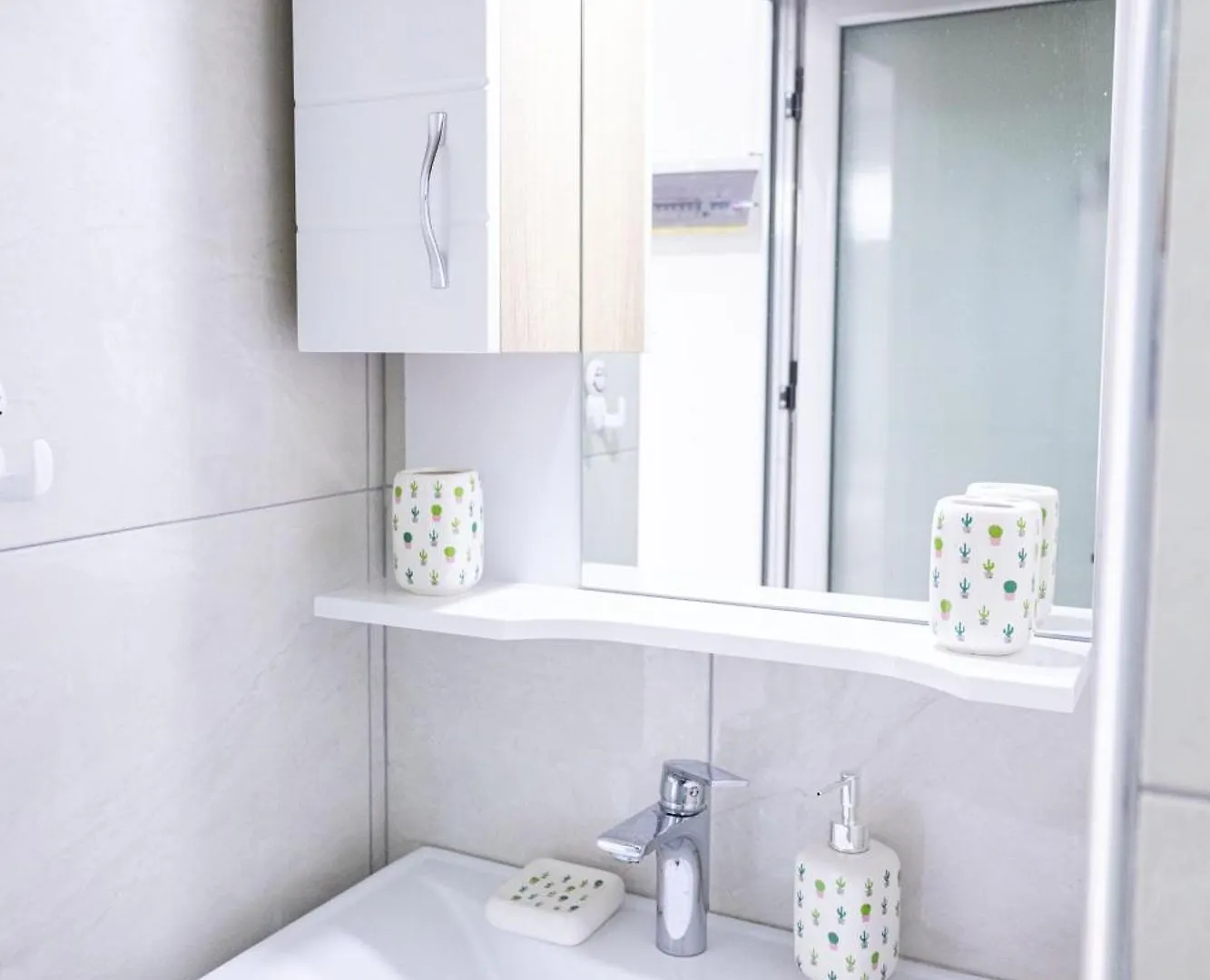 Lungomare Luxury Apartament Wlora 0*,