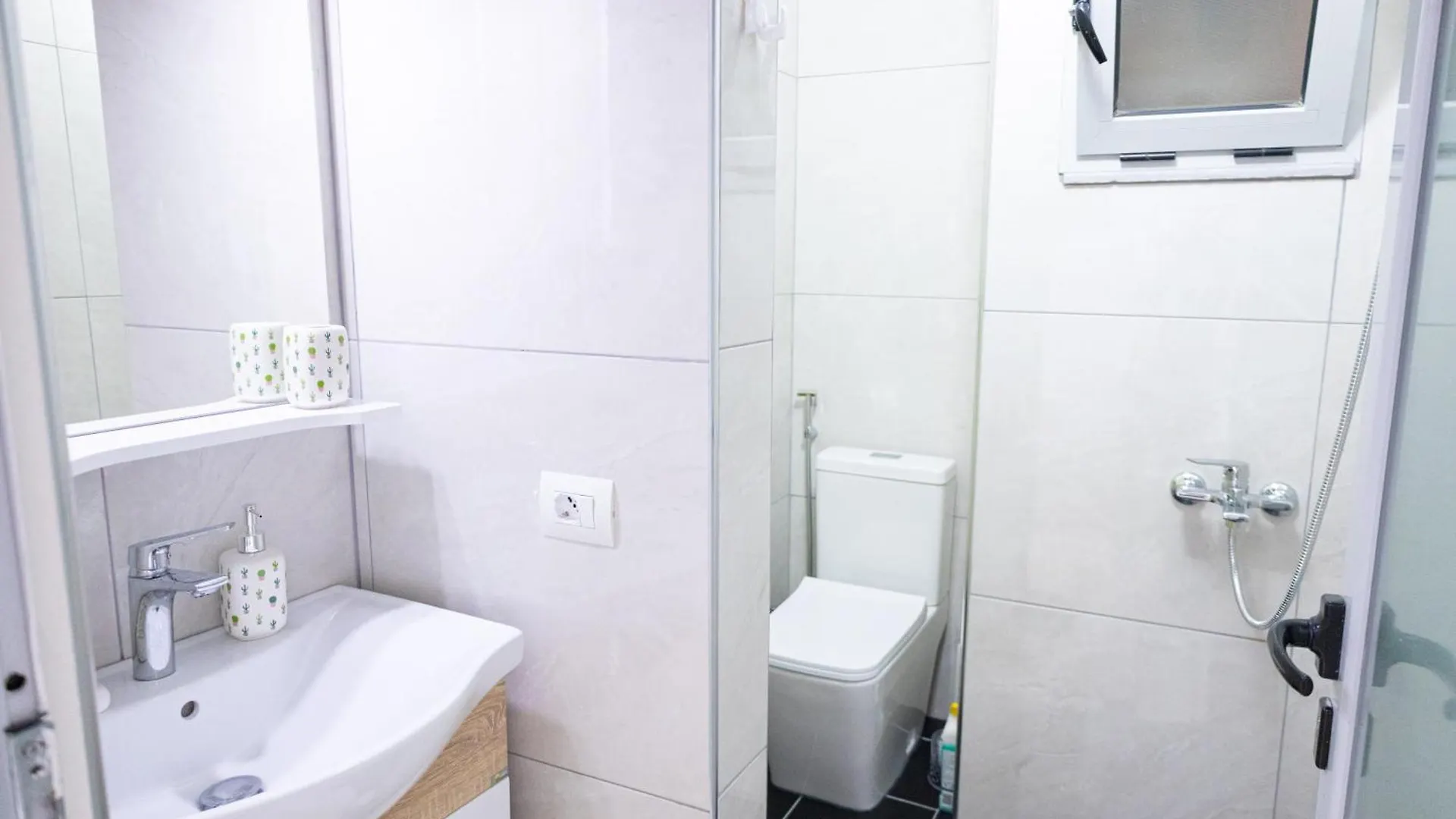 Lungomare Luxury Apartament Wlora